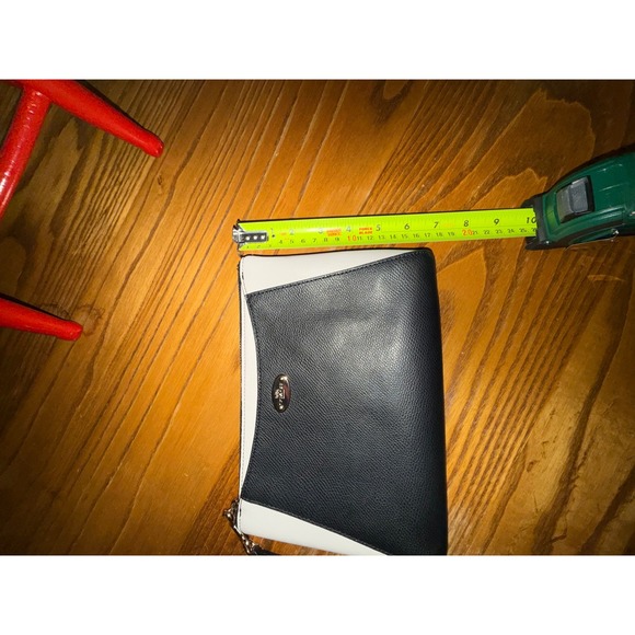 Coach Colorblock Leather Wristlet Large Clutch Black White F53419 - Picture 3 of 7